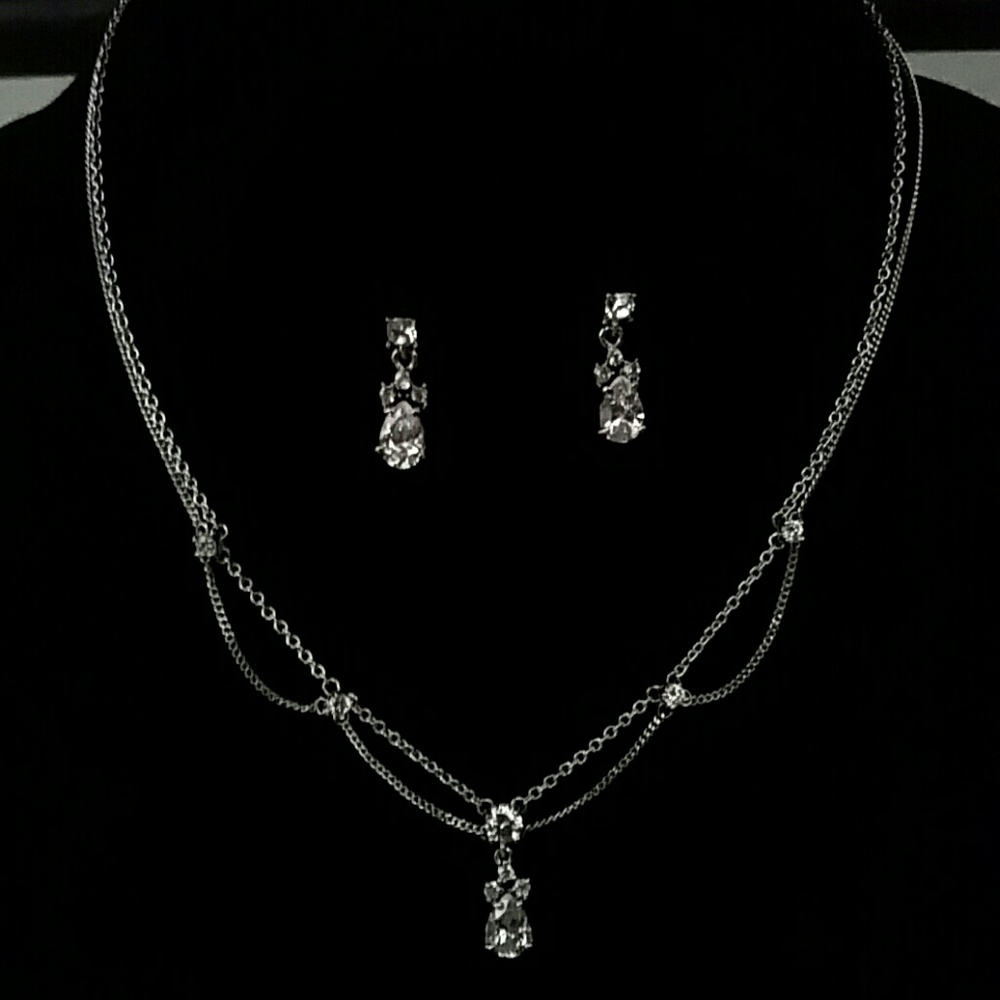 NECKLACE EARRINGS SET